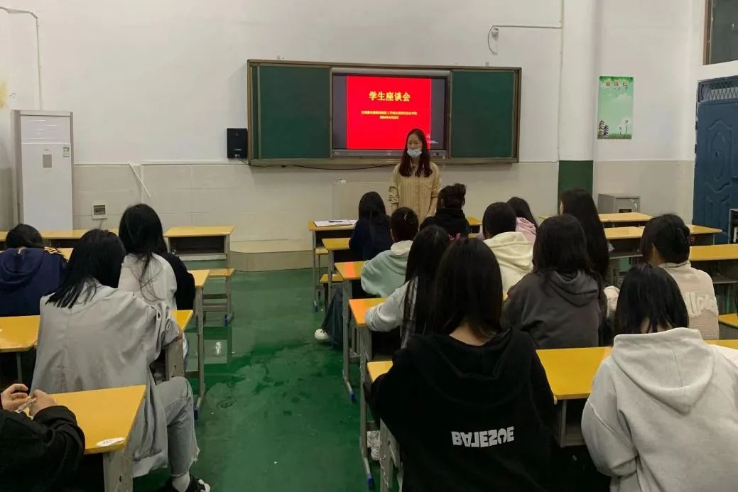 江西新余康展高级技工学校幼会学院召开学生代表座谈会