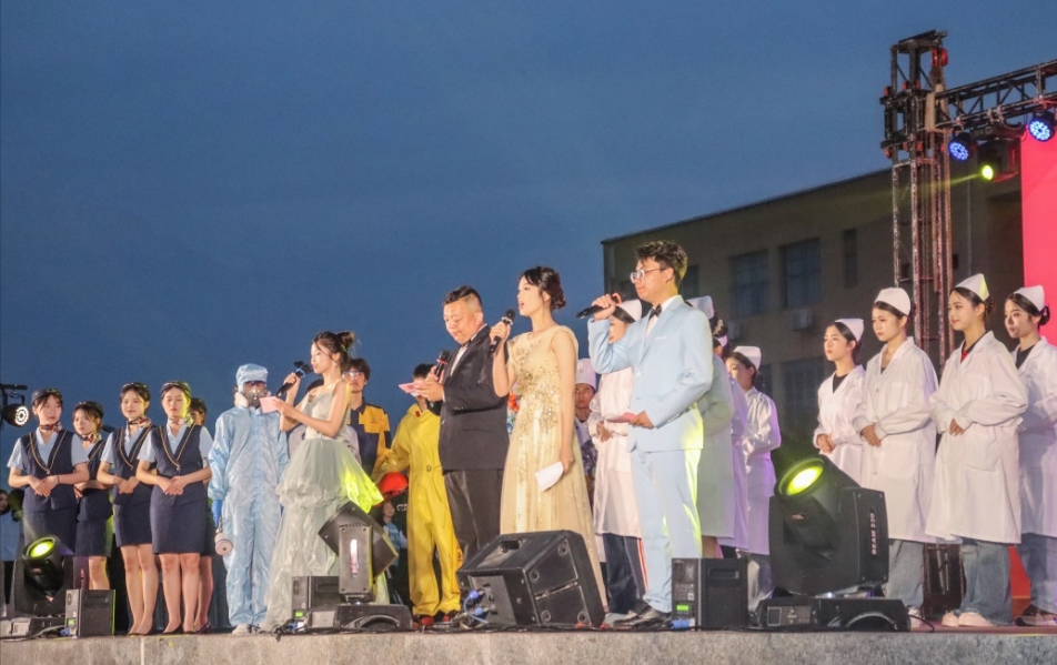 江西新余康展高级技工学校、江西康展汽车科技学校师生同台展风采，歌舞诗韵满校园