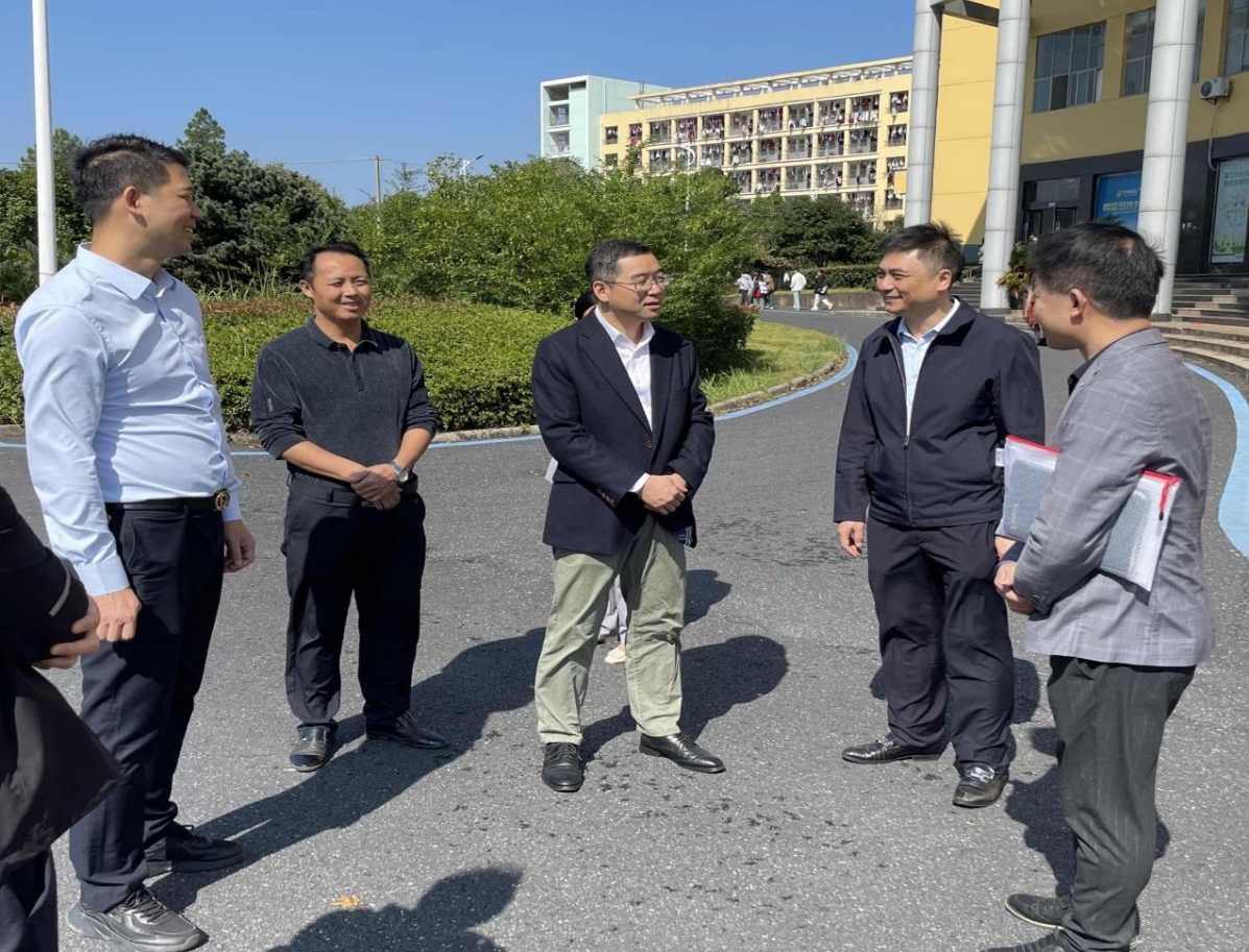 胡春华深入江西康展教育集团调研指导工会工作