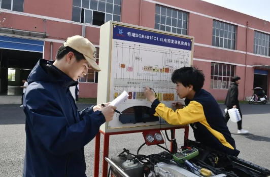 江西新余康展高级技工学校举办汽车专业月度技能大赛