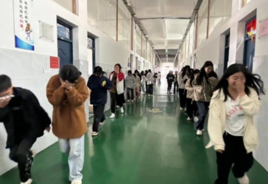 江西新余康展高级技工学校应急演练始于心 消防安全始于行